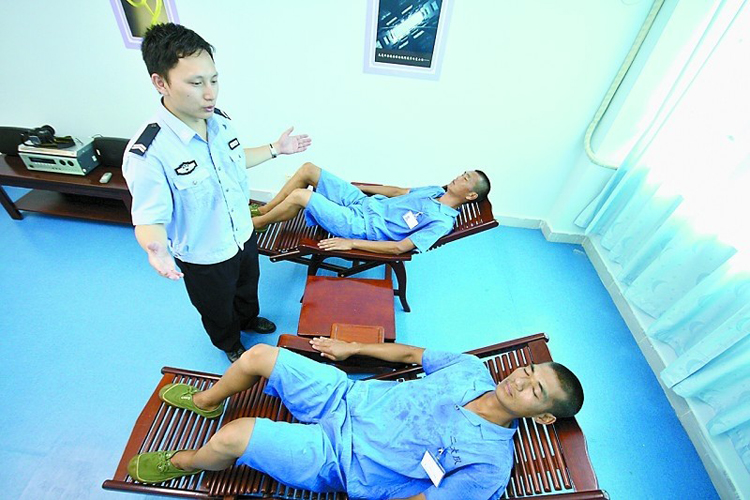戒毒所對(duì)患者進(jìn)行音樂催眠放松治療