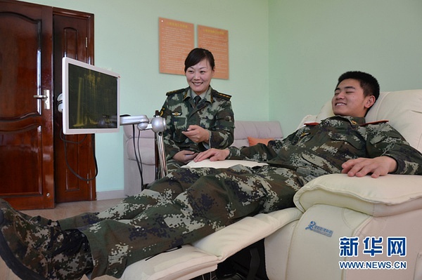 孫博躺在剛配置的音樂(lè)放松椅上